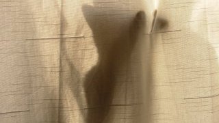 Lili dans les plis (In the folds of a curtain)